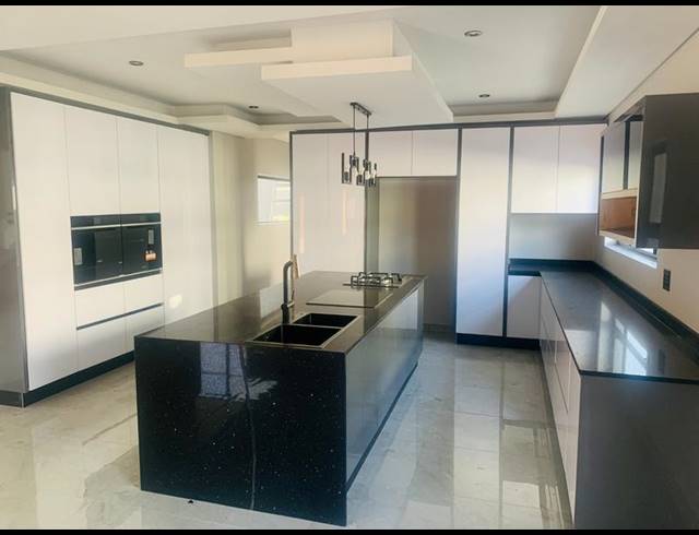 6 BEDROOM HOUSE FOR SALE IN SIX FOUNTAINS RESIDENTIAL ESTATE